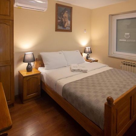 Motel Atos Laktaši Buitenkant foto