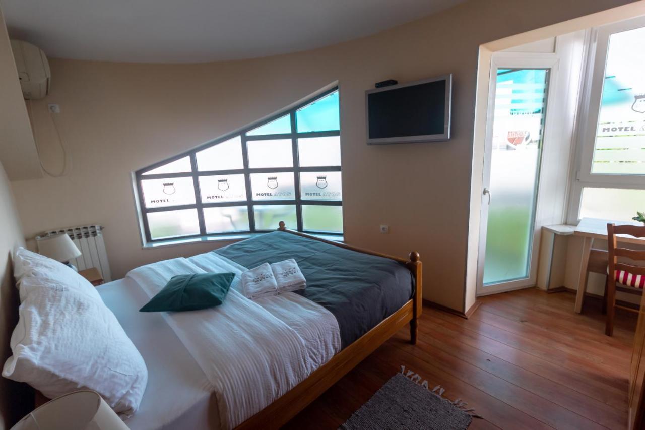 Motel Atos Laktaši Buitenkant foto