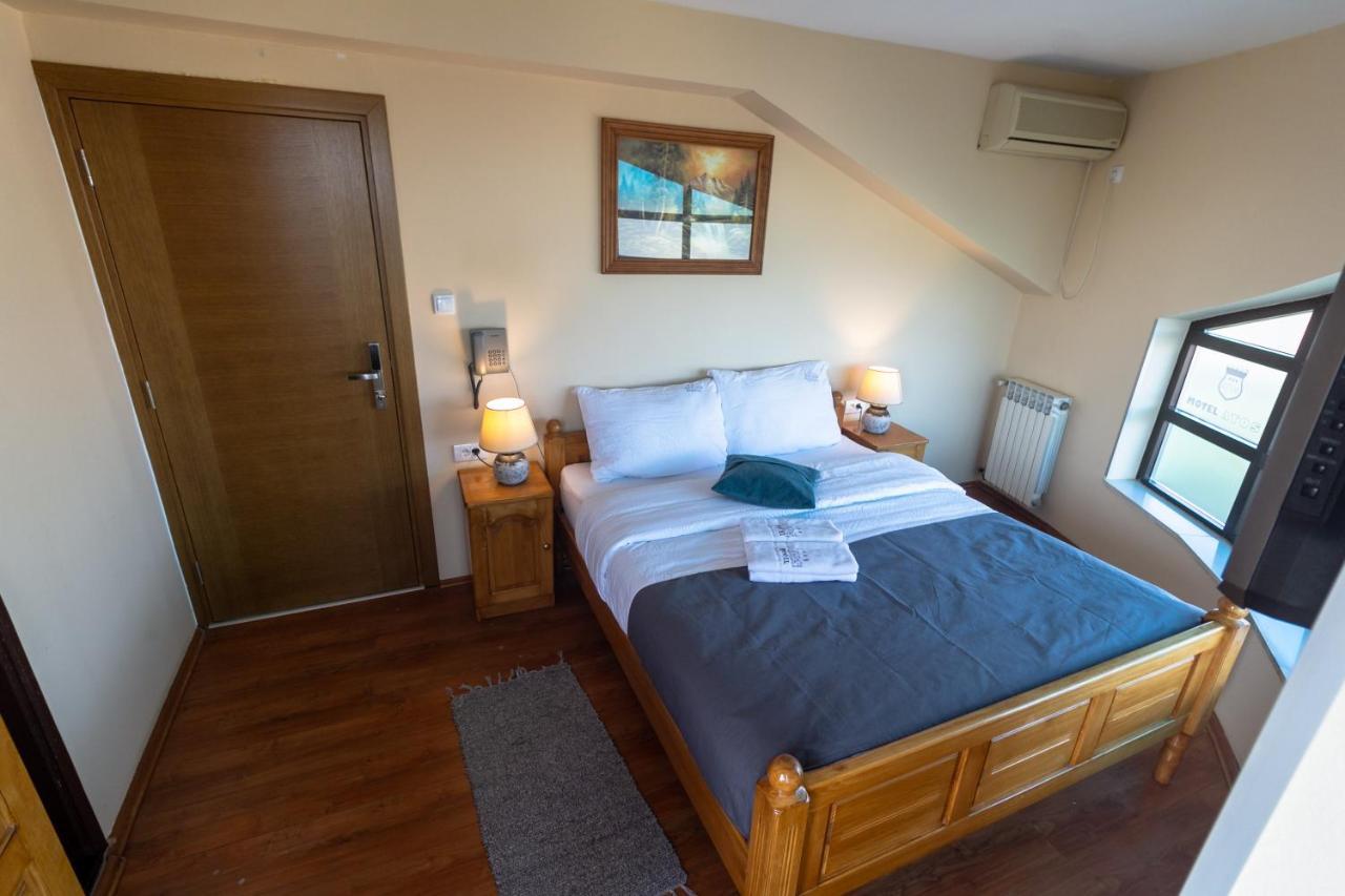 Motel Atos Laktaši Buitenkant foto