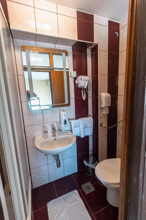 Motel Atos Laktaši Buitenkant foto