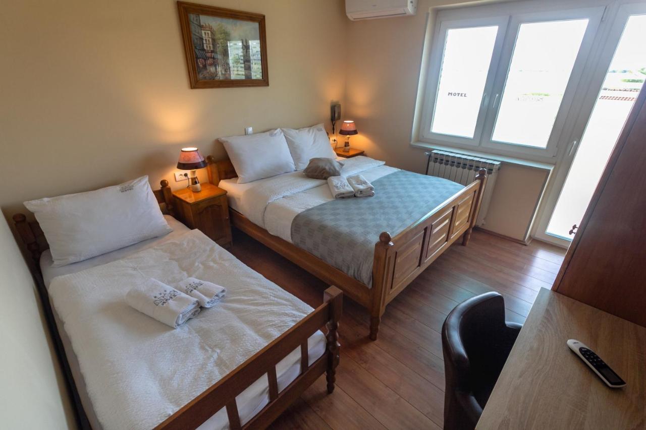 Motel Atos Laktaši Buitenkant foto